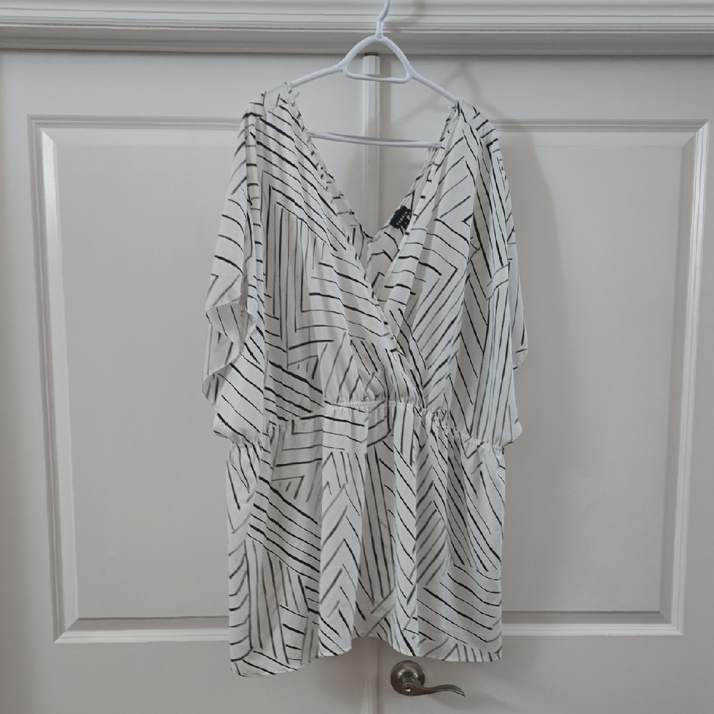 Like New: Torrid Black and White Patterned Top